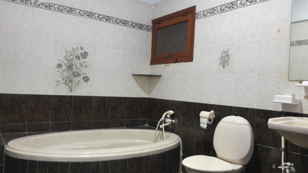Room image 4